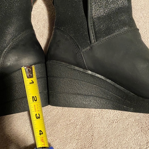 Ugg Renetta shearling lined black bootie - Picture 10 of 14